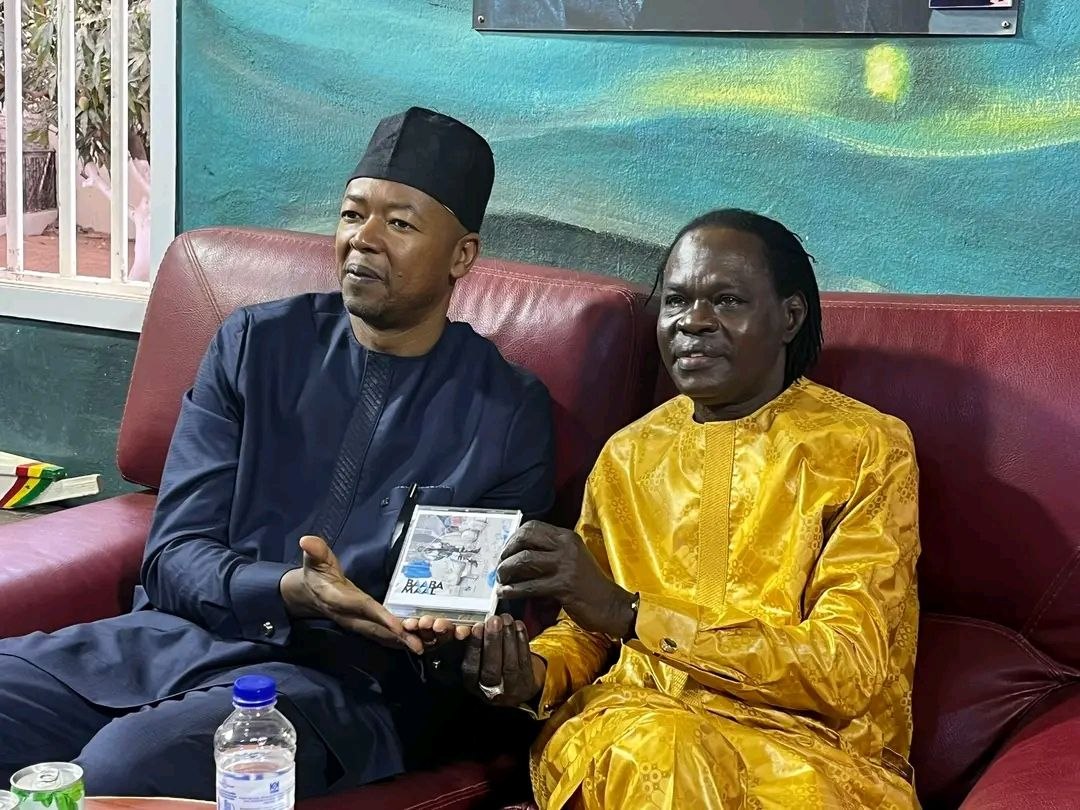 Image de l'article : Baba Maal reçoit le Ministre Alpha Thiam